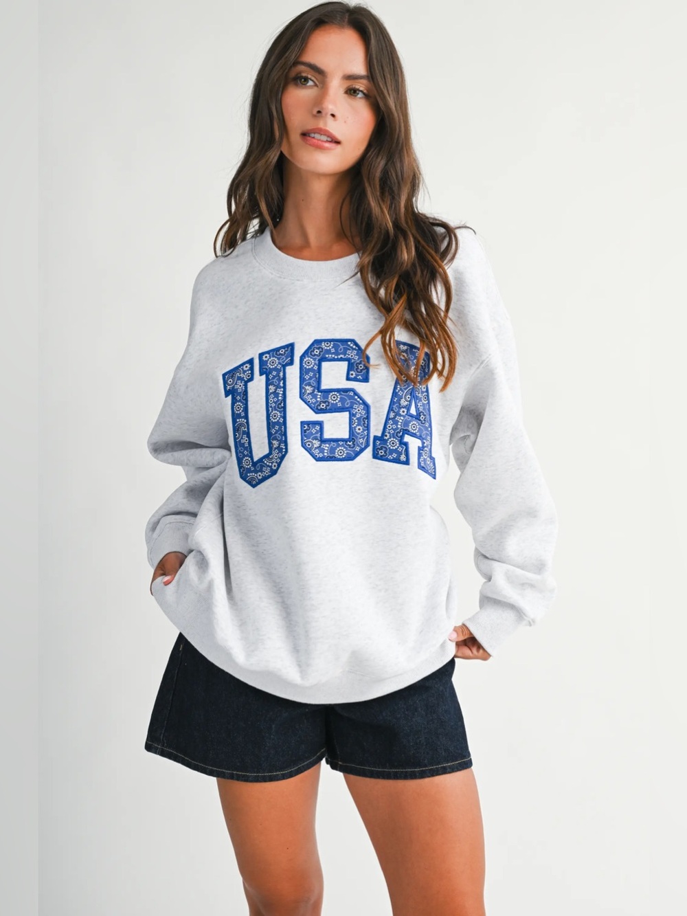 Fitch Oversized Gray USA Graphic Crewneck Sweater Sz XL
(Sep A-2)